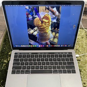 MacBook Pro 2017 13" with Touch Bar 16GB